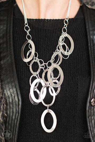 Paparazzi A Silver Spell - Silver