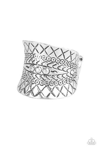 Paparazzi Villa Vibe - Silver
