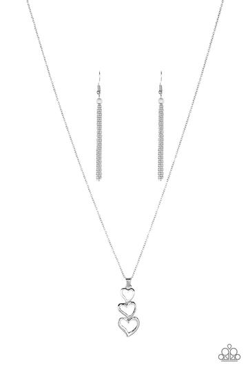 Paparazzi Hearts Aflutter - Silver