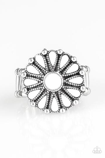 Paparazzi Poppy Pop-tastic - White