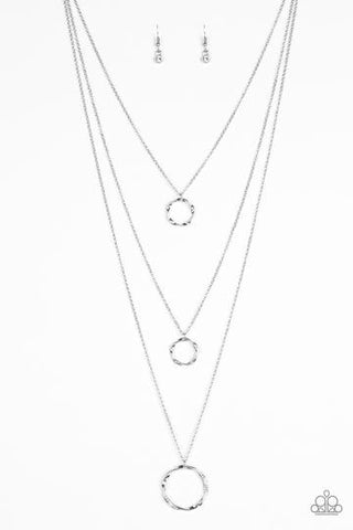 Paparazzi Timelessly Twisted - White