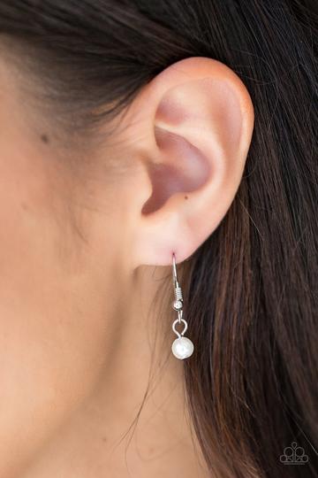 Paparazzi Spring Sophistication - White