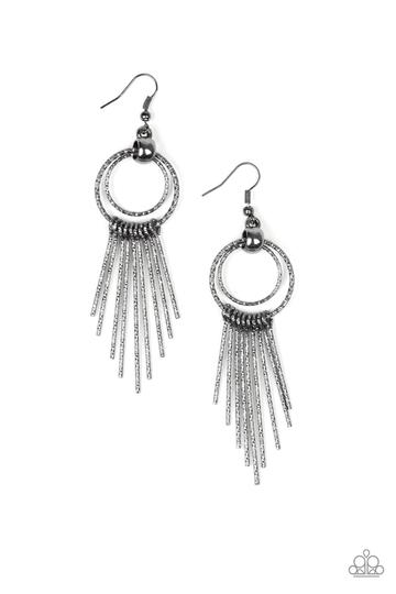 Paparazzi Eye-Catching Edge - Black Earrings