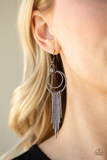 Paparazzi Eye-Catching Edge - Black Earrings
