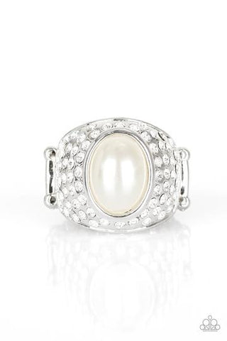 Paparazzi Glittering Go-Getter - White