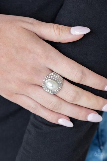 Paparazzi Glittering Go-Getter - White