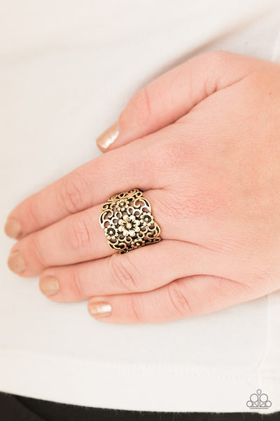 Paparazzi Divinely Daisy - Brass