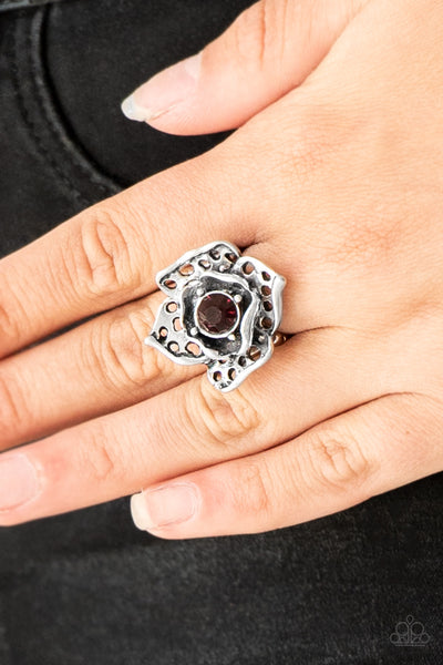 Paparazzi Glowing Gardens - Purple Ring