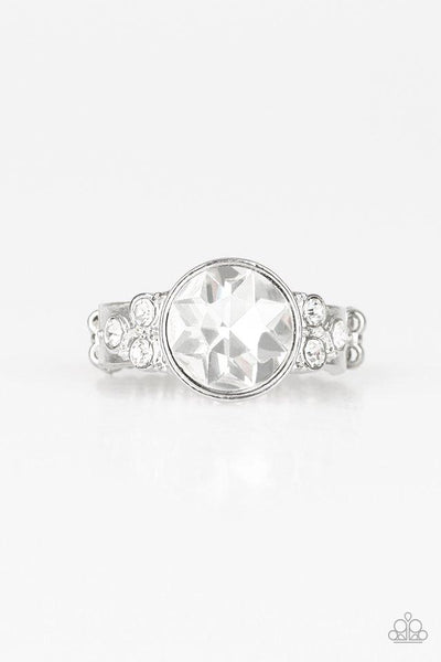 Paparazzi Poshly Pampered - White