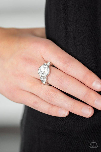 Paparazzi Poshly Pampered - White