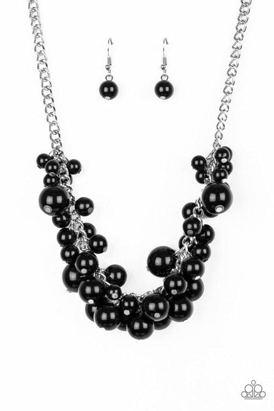 Paparazzi Glam Queen - Black