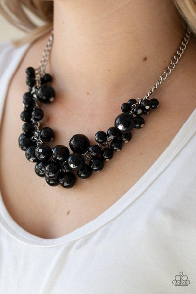 Paparazzi Glam Queen - Black