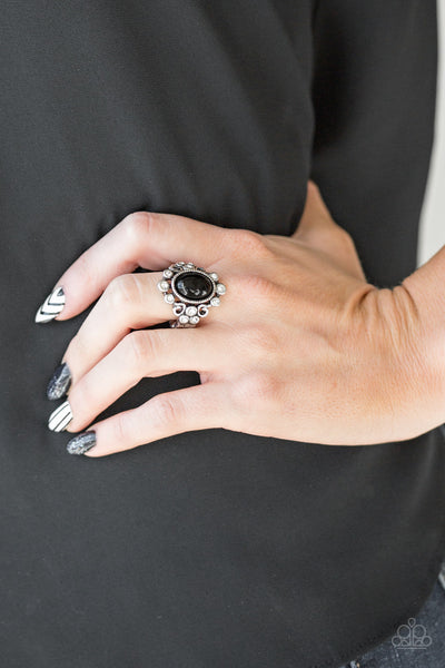 Paparazzi Noticeably Notable - Black Ring