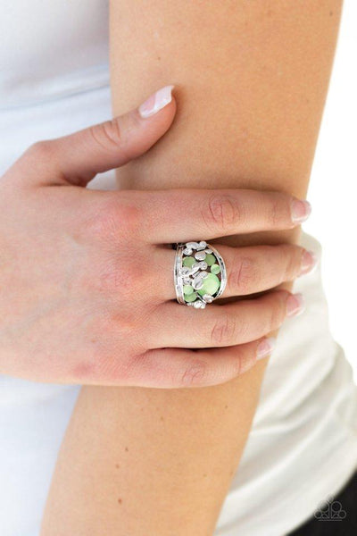 Paparazzi FLUTTER Me Up - Green