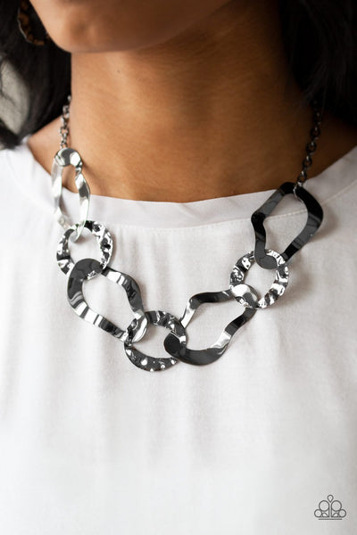 Paparazzi Capital Contour - Black
