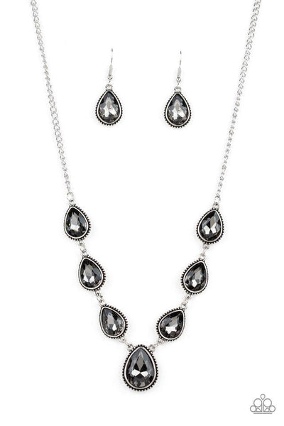 Paparazzi Socialite Social - Silver
