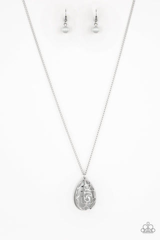 Paparazzi Gleaming Gardens - Silver