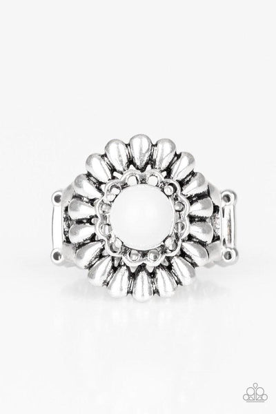 Paparazzi Poppy Pep - White. Ring