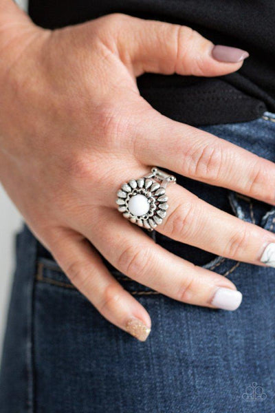 Paparazzi Poppy Pep - White. Ring