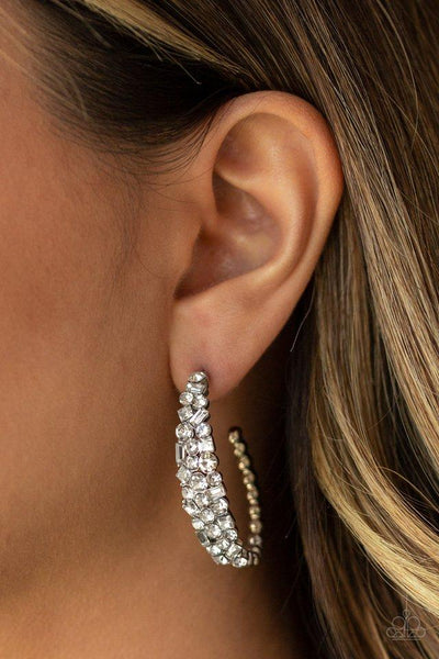 Paparazzi A GLITZY Conscience - White