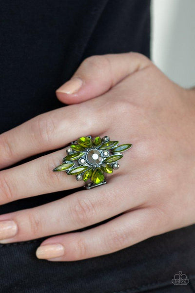 Paparazzi Stand Back - Green Ring