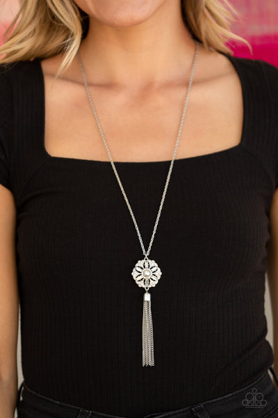 Paparazzi Fine Florals - White Necklace