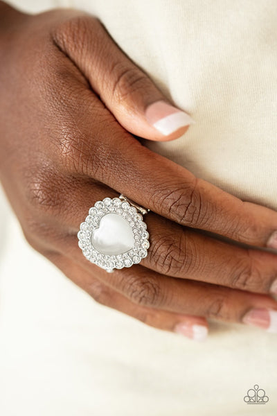 Paparazzi Lovely Luster - White