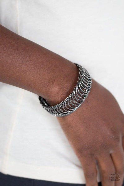 Paparazzi Dizzyingly Demure - Black
