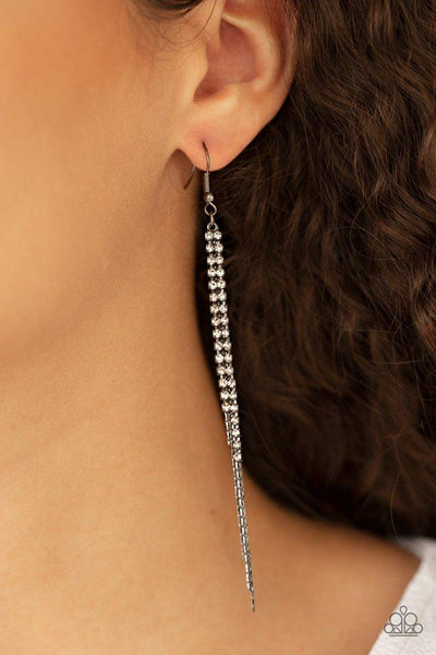 Paparazzi REIGN Check - Black Earrings