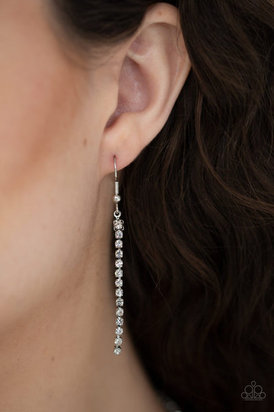 Paparazzi Knockout Knot - White