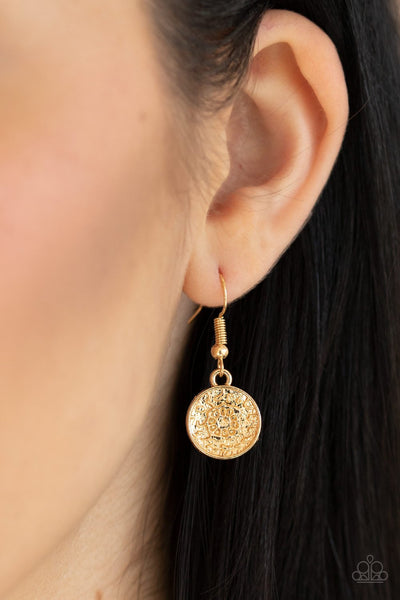 Paparazzi Medallion Marvel - Gold Necklace