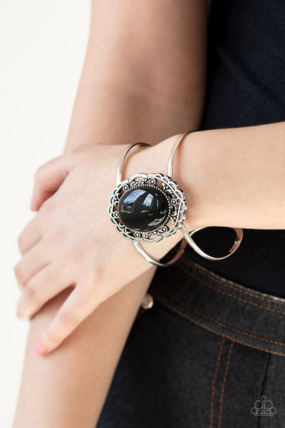 Paparazzi Vibrantly Vibrant - Black Bracelet