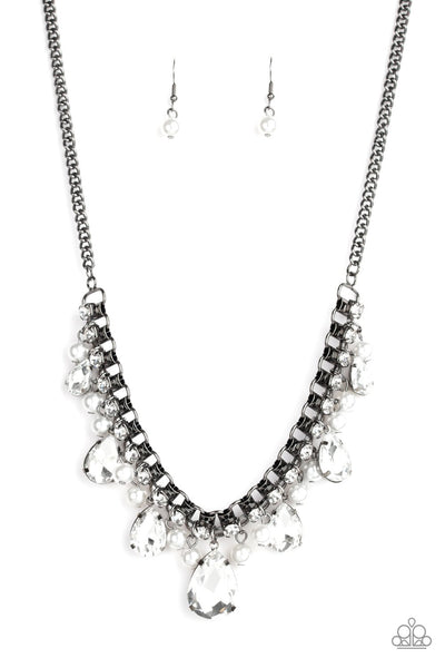 Paparazzi Knockout Queen - Black