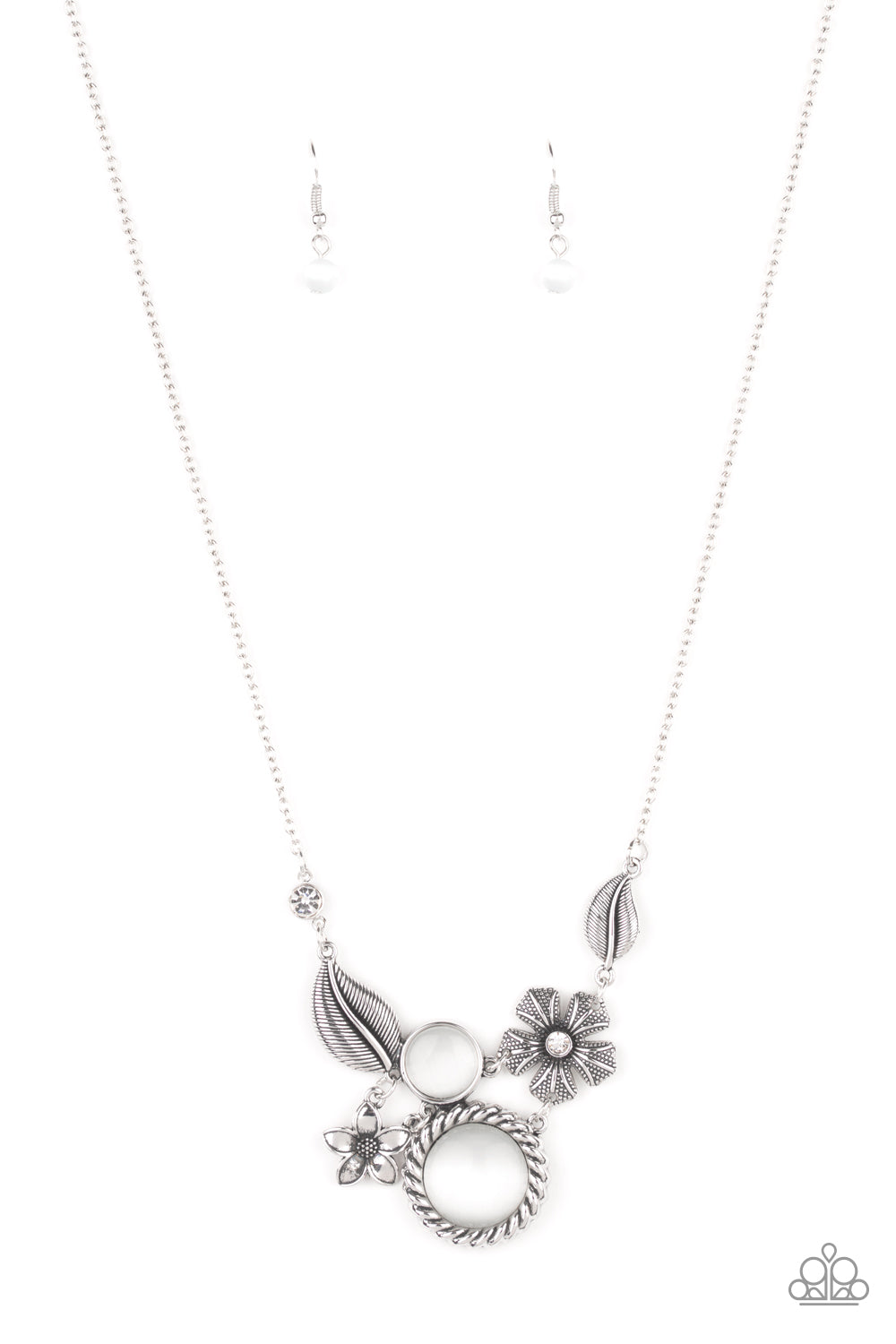 Paparazzi Exquisitely Eden - White Necklace