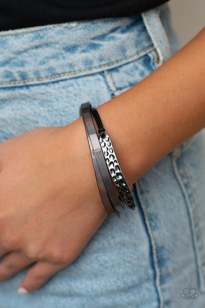 Paparazzi High-Strung Style - Black