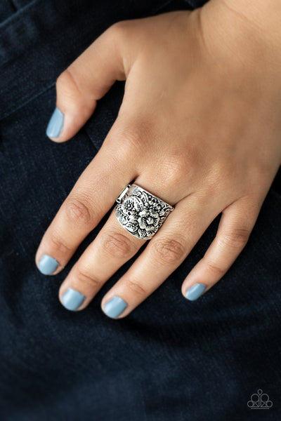 Paparazzi Tropical Bloom - Silver Ring