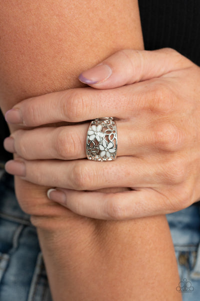 Paparazzi Clear as DAISY - White Ring