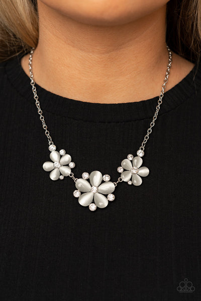 Paparazzi Effortlessly Efflorescent - White Necklace