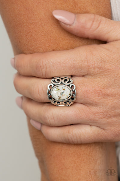 Paparazzi Straight To The POP! - White Ring