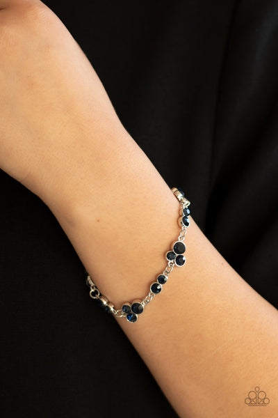 Paparazzi Social GLISTENING - Blue Bracelet