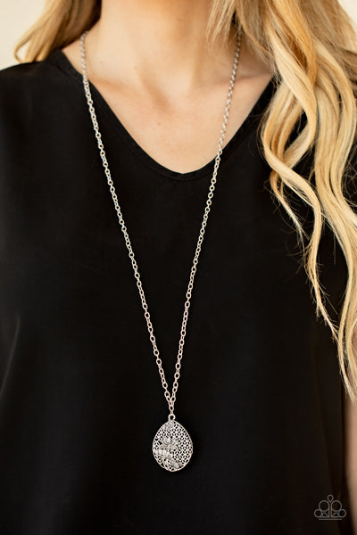 Paparazzi Wearable Wildflowers - Silver Necklace
