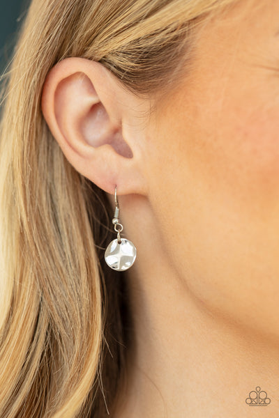 Paparazzi GLISTEN Closely - Silver Necklace