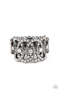 Paparazzi OVAL-Ruled - Black Ring