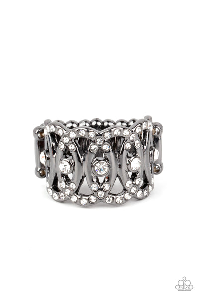 Paparazzi OVAL-Ruled - Black Ring