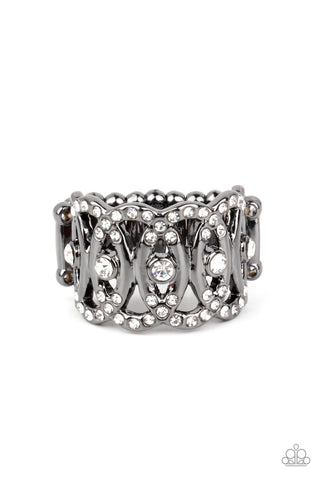 Paparazzi OVAL-Ruled - Black Ring
