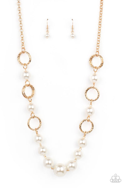 Paparazzi COUNTESS Me In - Gold Necklace