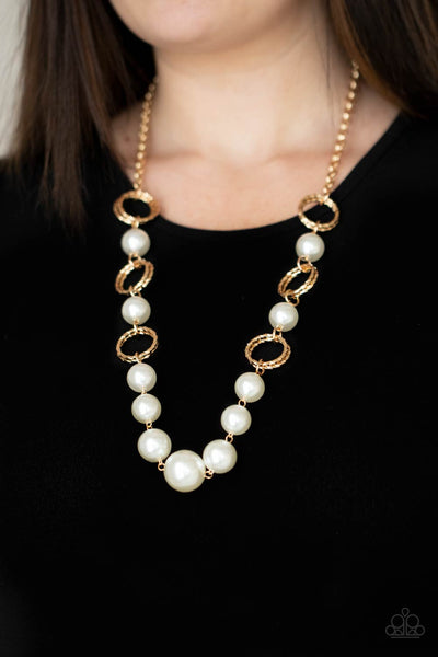 Paparazzi COUNTESS Me In - Gold Necklace