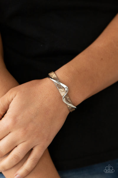 Paparazzi  Craveable Curves - Brown Bracelet