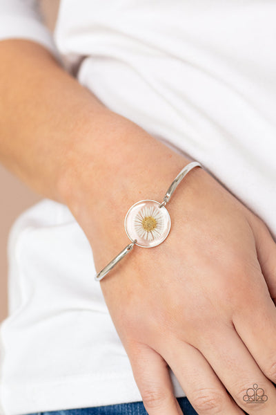 Paparazzi Cottage Season - White Bracelet