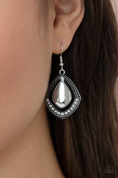 Paparazzi Fearlessly Feminine - Black Earrings